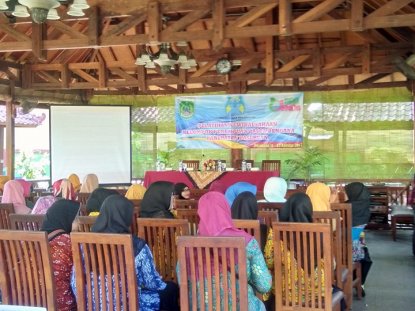 Perempuan Korban Pascabanjir Kabupaten Pasuruan Mendapat Pelatihan Keterampilan
