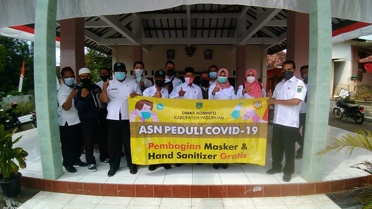 Dinas Kominfo Kabupaten Pasuruan Bagi-bagi Masker untuk warga