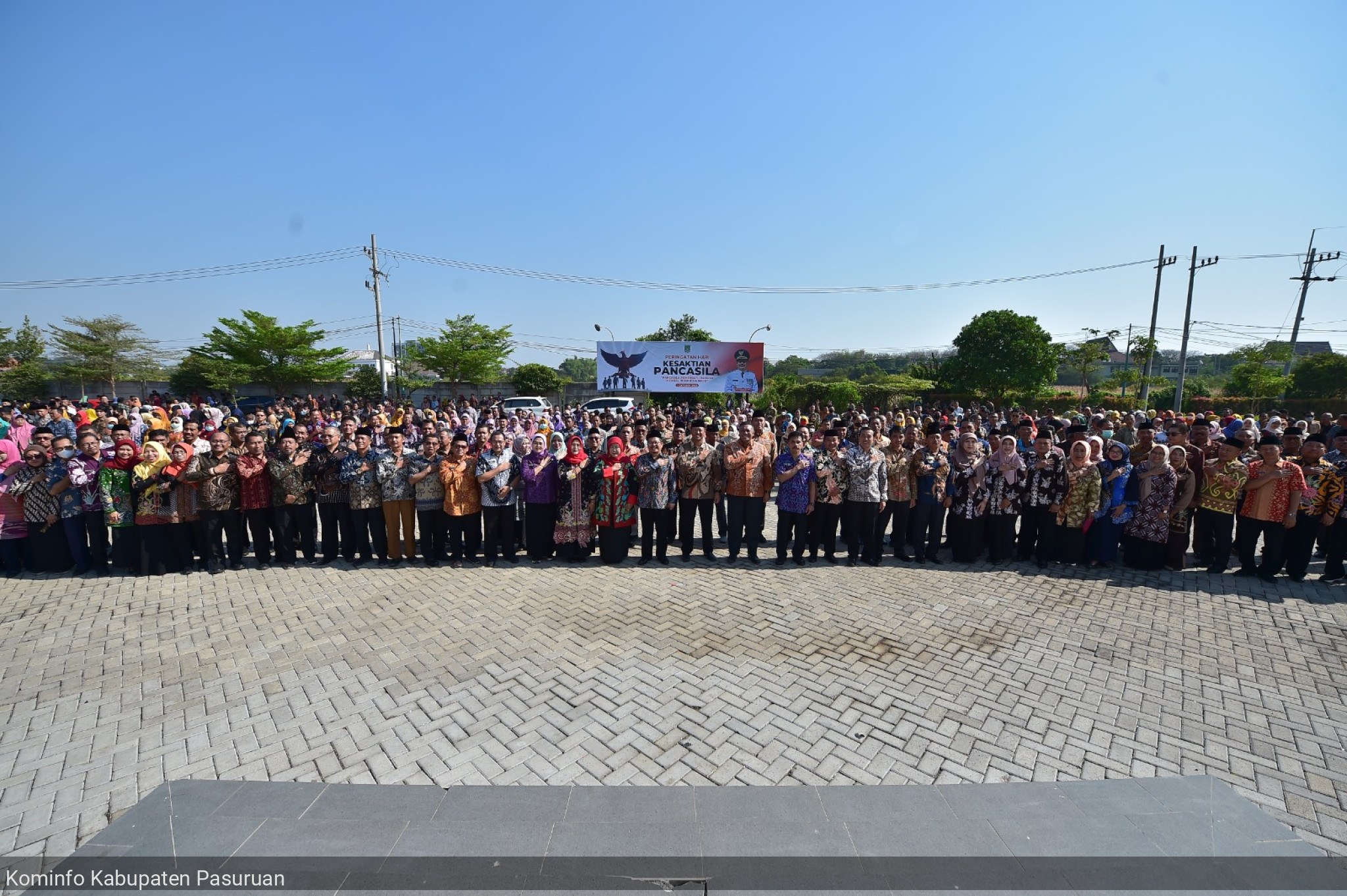 Pj. Bupati Pasuruan, Andriyanto Pimpin Apel Pertama di Peringatan Hari Batik Nasional