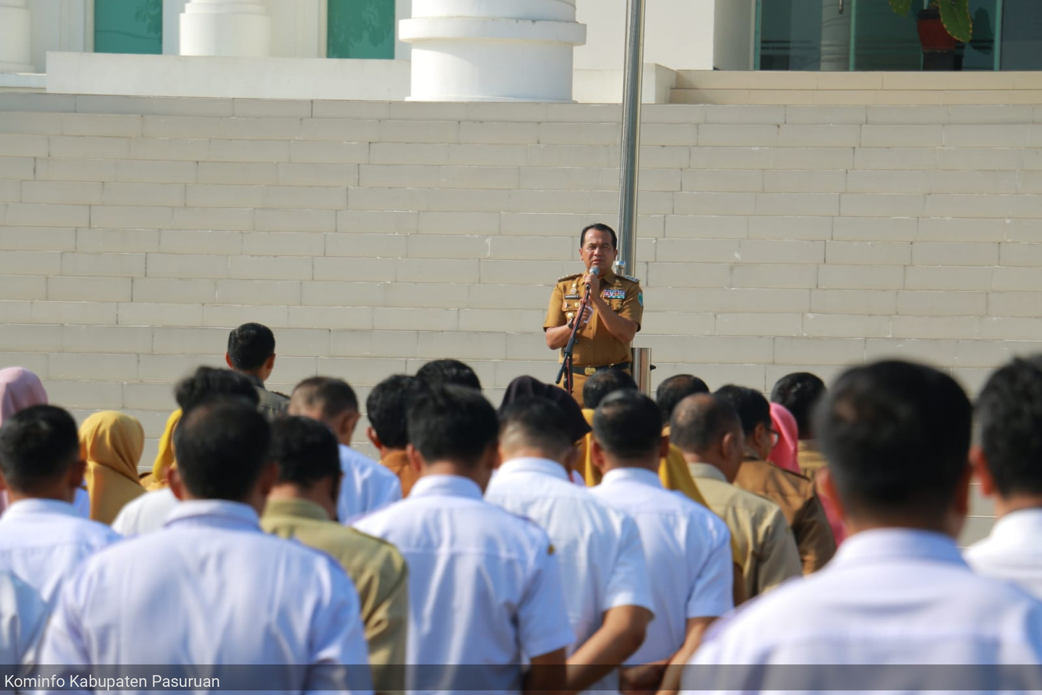 Pimpin Apel Pagi, Pj. Bupati Pasuruan Nurkholis : Pentingnya jaga Kebersihan Lingkungan Kantor dan Netralitas ASN Selama Pilkada