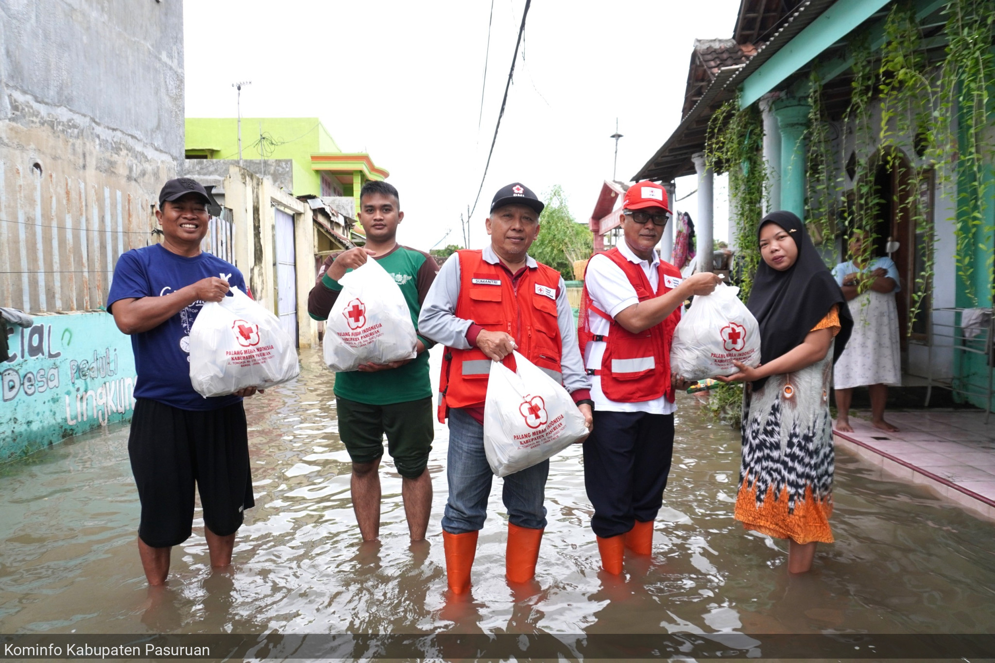 Gelar Aksi Kepedulian Sosial, PMI Kabupaten Pasuruan Buka Layanan Dapur Umum Bagi Korban Banjir