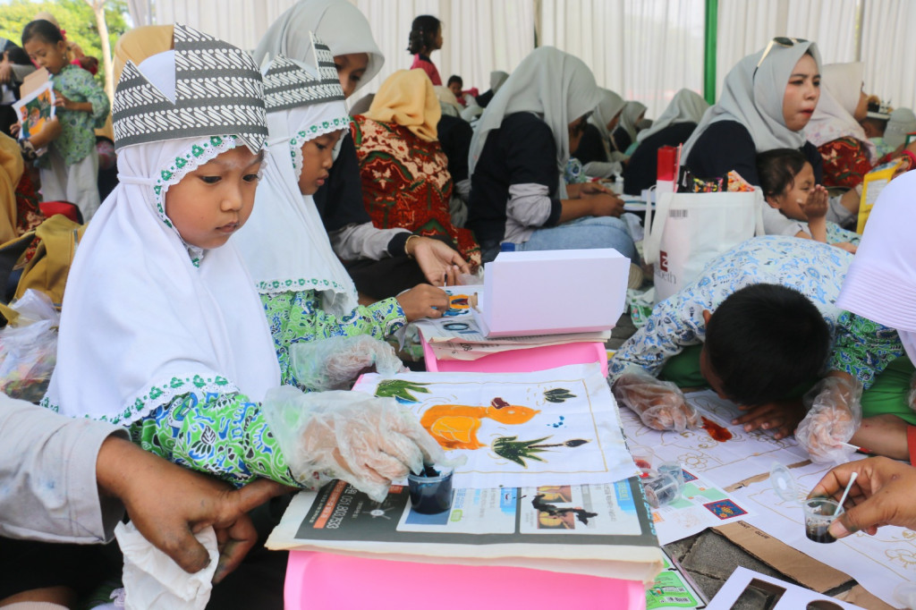 GERNASTIK (Gerakan Nasional R.A Membatik)