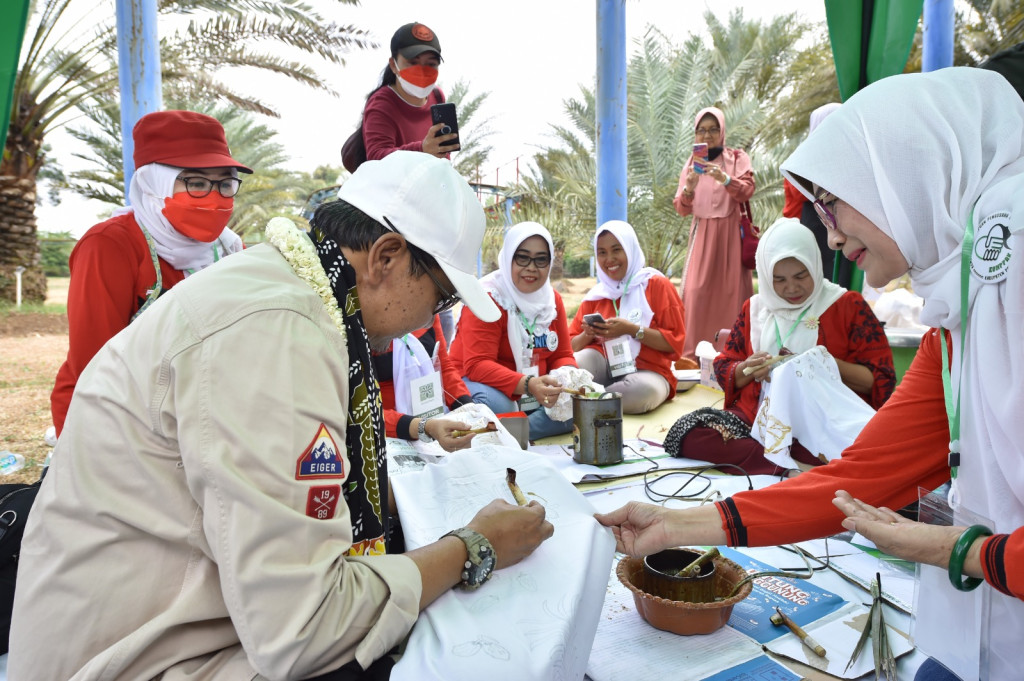 Lounching Batik Kurma di Kebun Kurma