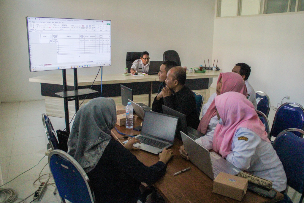 Desk Meta Data Sektoral dan Pengumpulan Data Sektoral